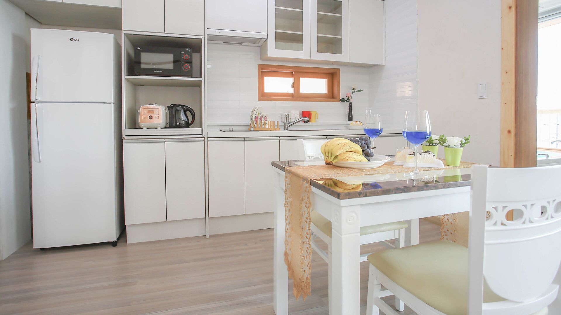 praha | private kitchenette | fridge, microwave, stovetop, electric kettle