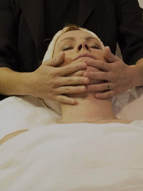 Body treatments, body wraps, body scrubs, facials, 1 treatment room