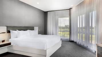 Schreibtisch, laptopgeeigneter Arbeitsplatz, Verdunkelungsvorhänge