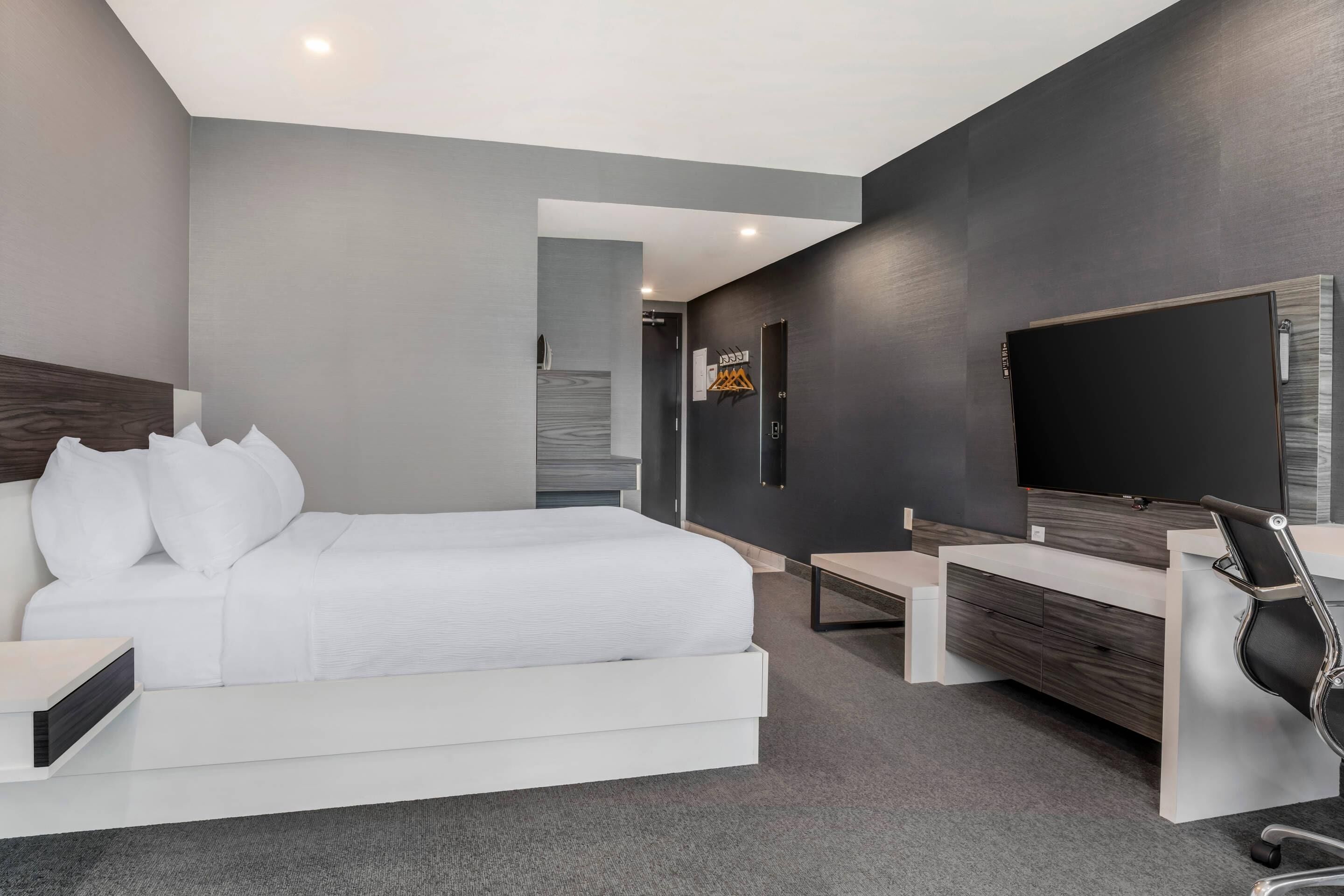 room, 1 queen bed, accessible, non smoking | desk, laptop workspace, blackout curtains, soundproofing