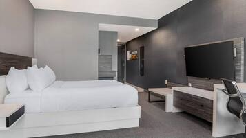 Room, 1 Queen Bed, Accessible, Non Smoking | Desk, laptop workspace, blackout drapes, soundproofing