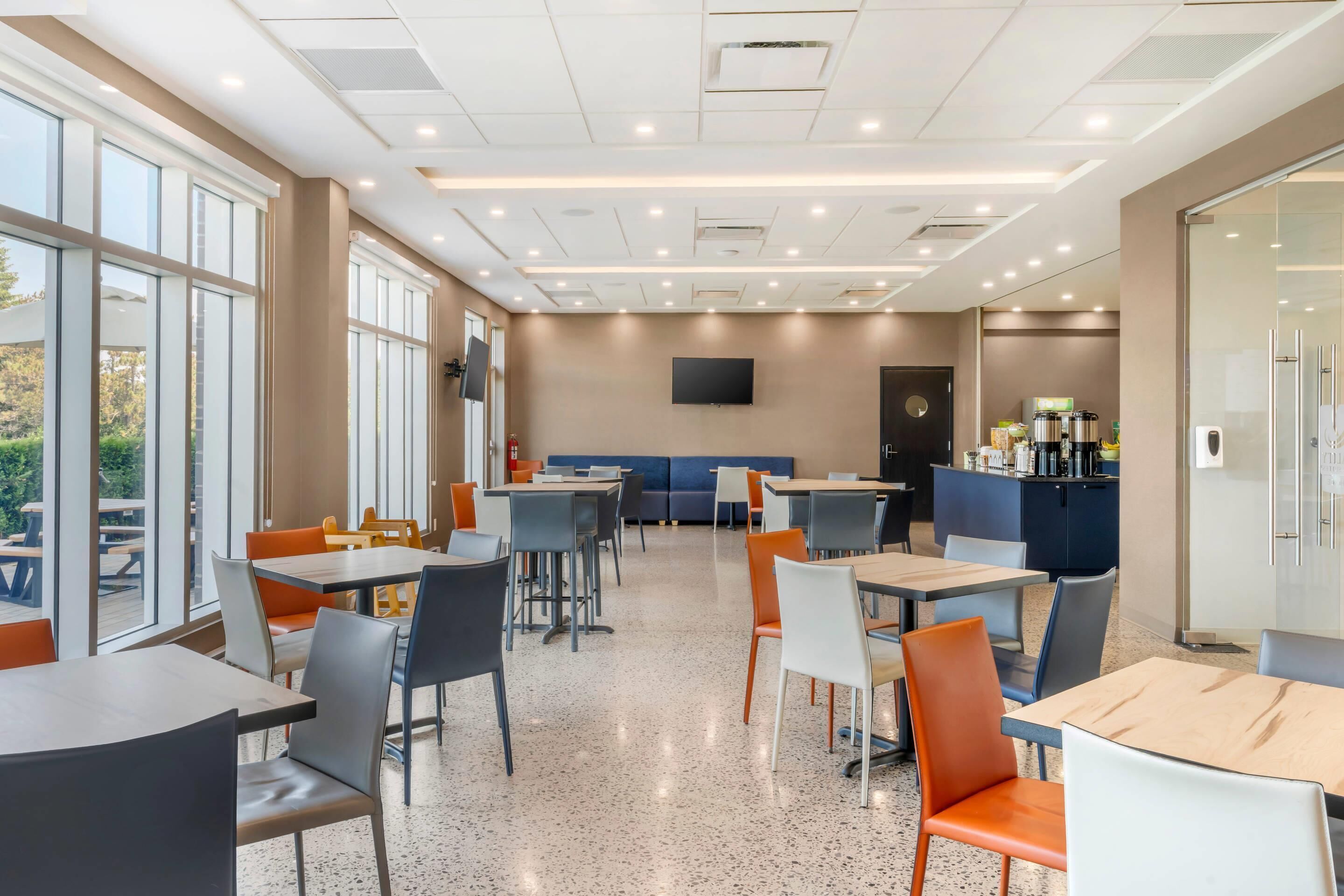 Desayuno completo gratuito y diario