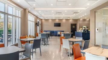 Sudah termasuk sarapan lengkap setiap hari