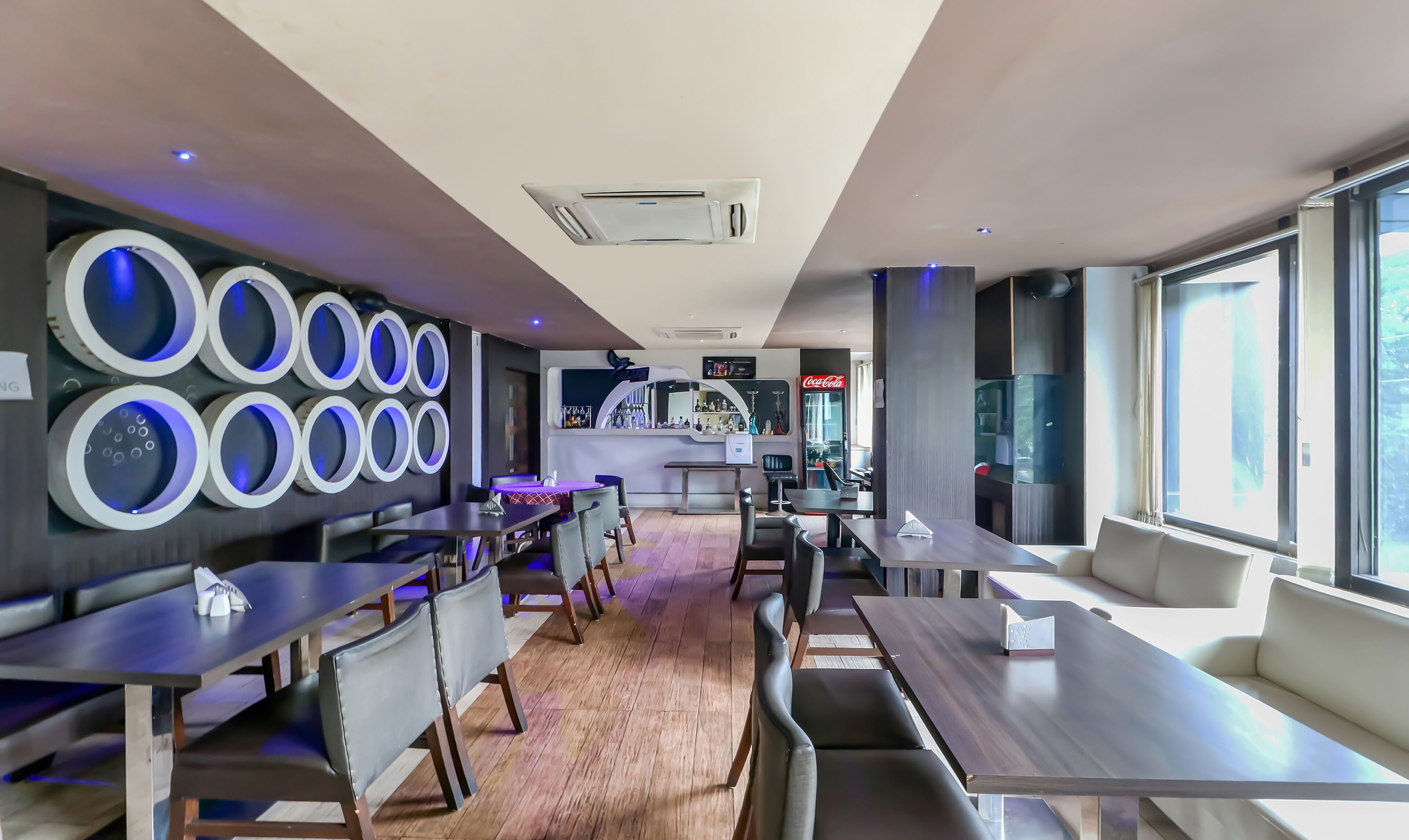 供應早餐和午餐