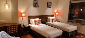 Premium Twin Room | In-room safe, iron/ironing board, free WiFi, bed sheets - Hotel Le Lotus Grand Varanasi (Varanasi)