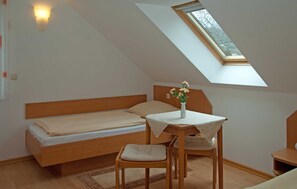 1 bedroom, WiFi, bed sheets