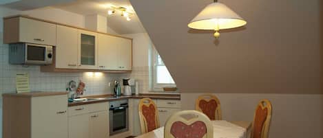 Kühlschrank, Mikrowelle, Ofen, Geschirrspüler