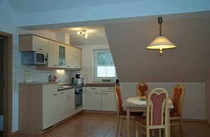 Kühlschrank, Mikrowelle, Ofen, Geschirrspüler