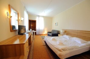 1 bedroom, blackout curtains, soundproofing, iron/ironing board