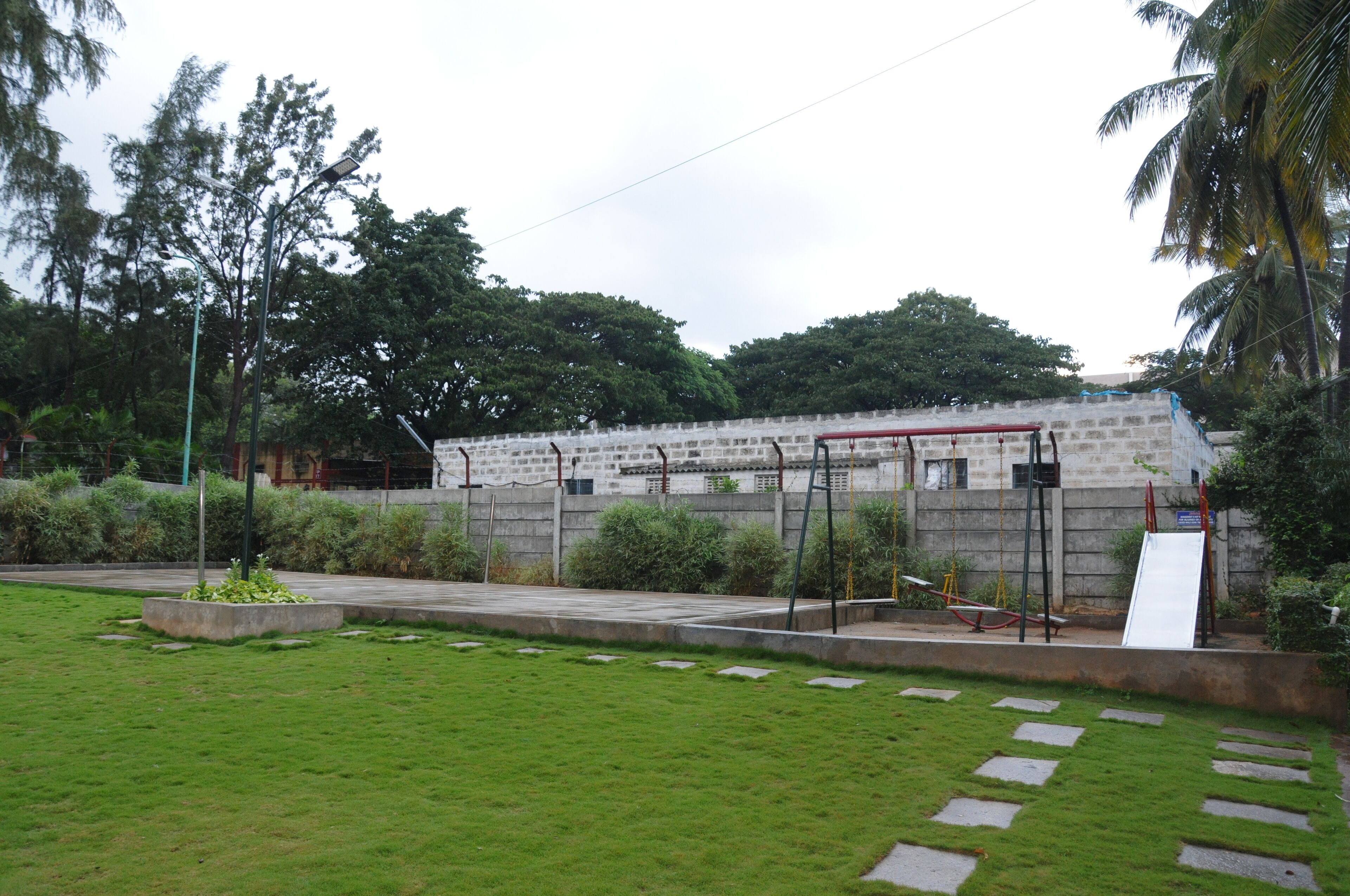 المنشأة من الخارج