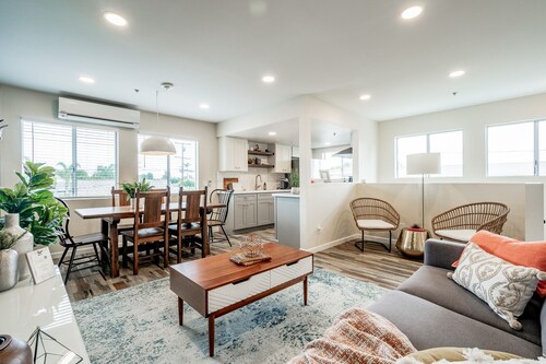 Disney Retreat: Spacious 3-BR Contemporary Condo