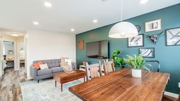 TV, Netflix, streaming services