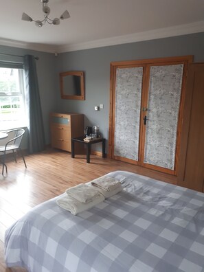 2 bedrooms - Gate to Causeway Coast, dark hedges and glens of antrim . (Stranocum)