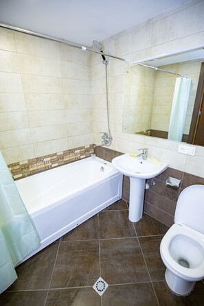 Bathroom - "Avlabari Apartment" in old Tbilisi (Dzveli Tbilisi)