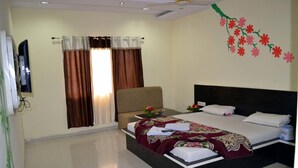 Unclassified image, 2 of 3, button - Hotel Saket (Pipariya)