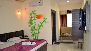 Unclassified image, 3 of 3, button - Hotel Saket (Pipariya)