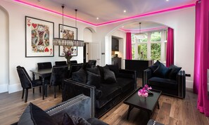 Deluxe studio suite, 1 slaapkamer, uitzicht op tuin, op benedenverdieping | Interieur