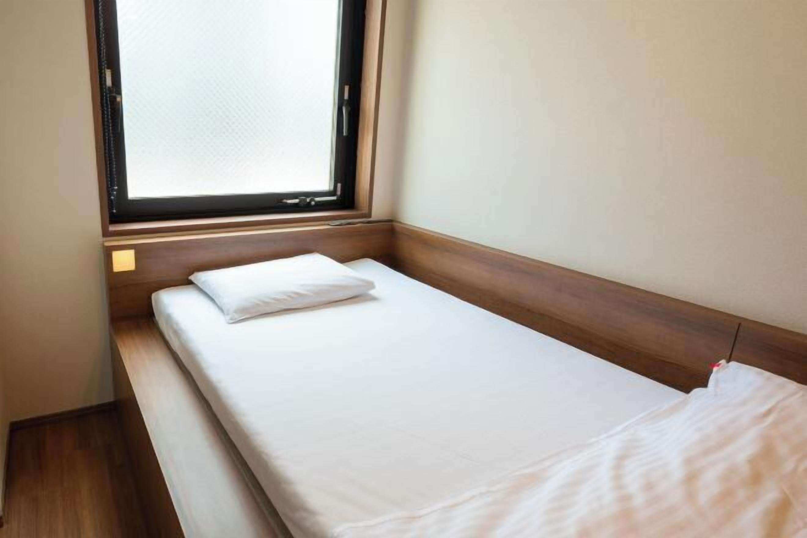 Schallisolierte Zimmer, kostenloses WLAN, Bettwäsche