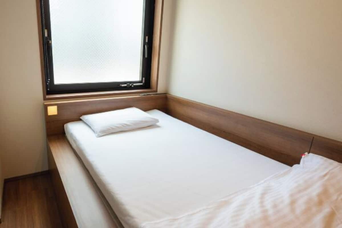 Schallisolierte Zimmer, kostenloses WLAN, Bettwäsche