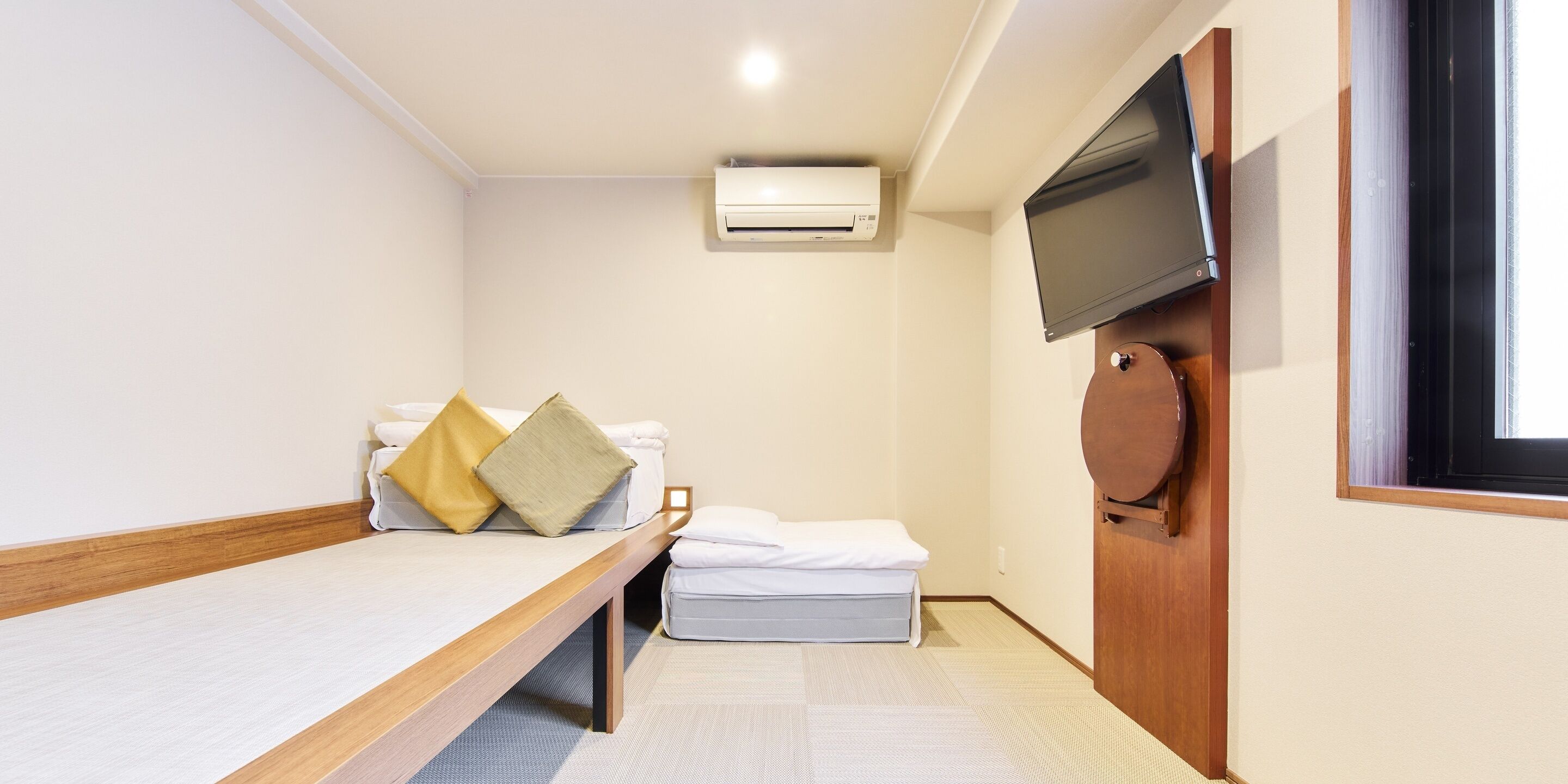 Soundproofing, free WiFi, bed sheets