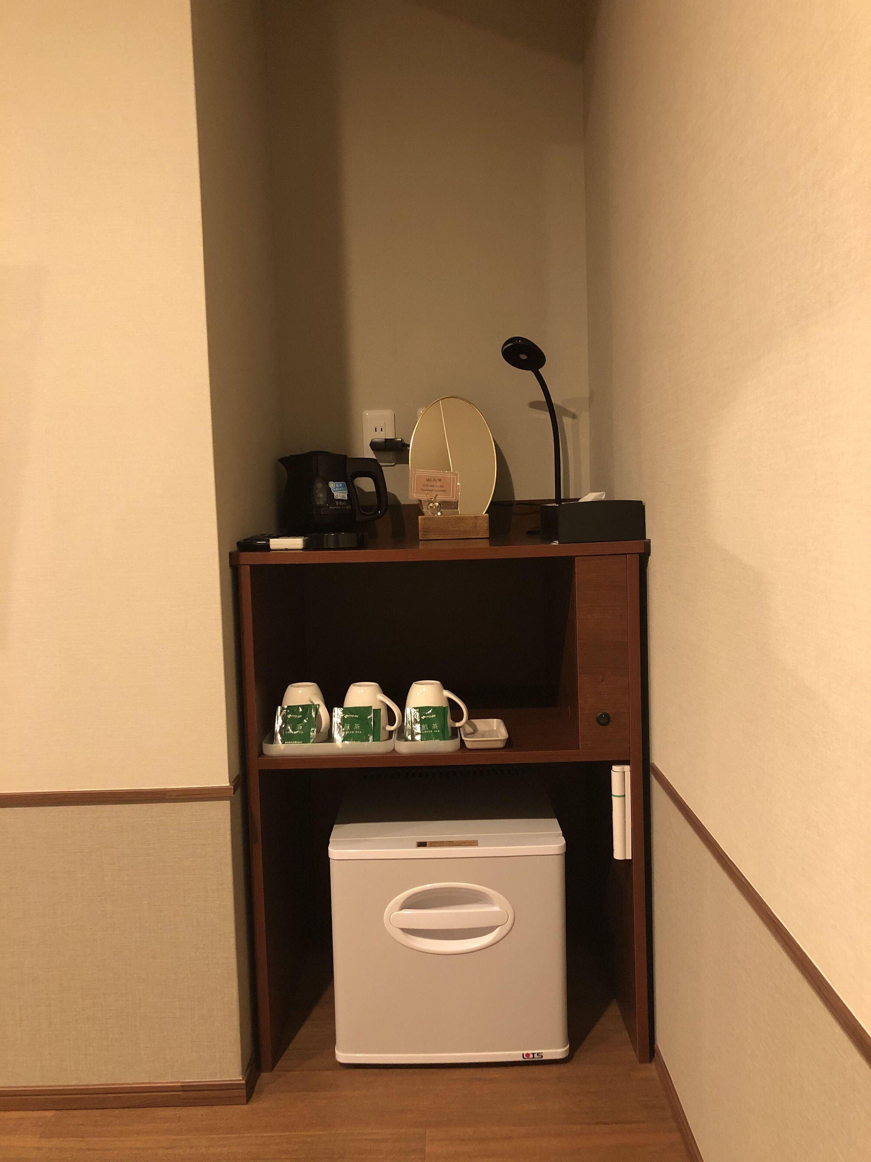 Mini-refrigerator