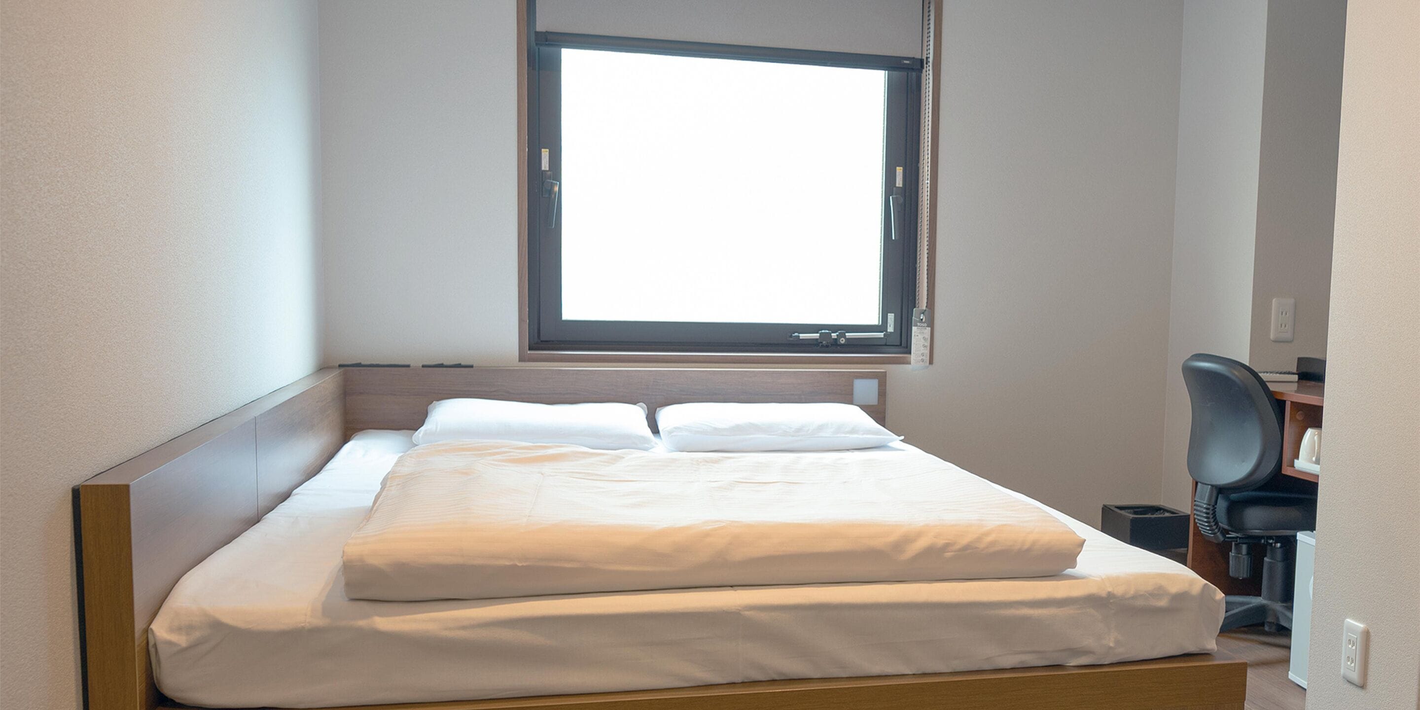 防音設備、WiFi (無料)、ベッドシーツ