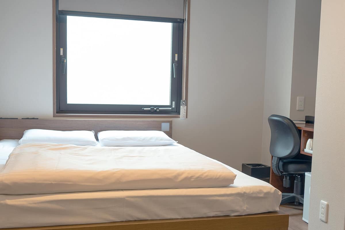 Soundproofing, free WiFi, bed sheets