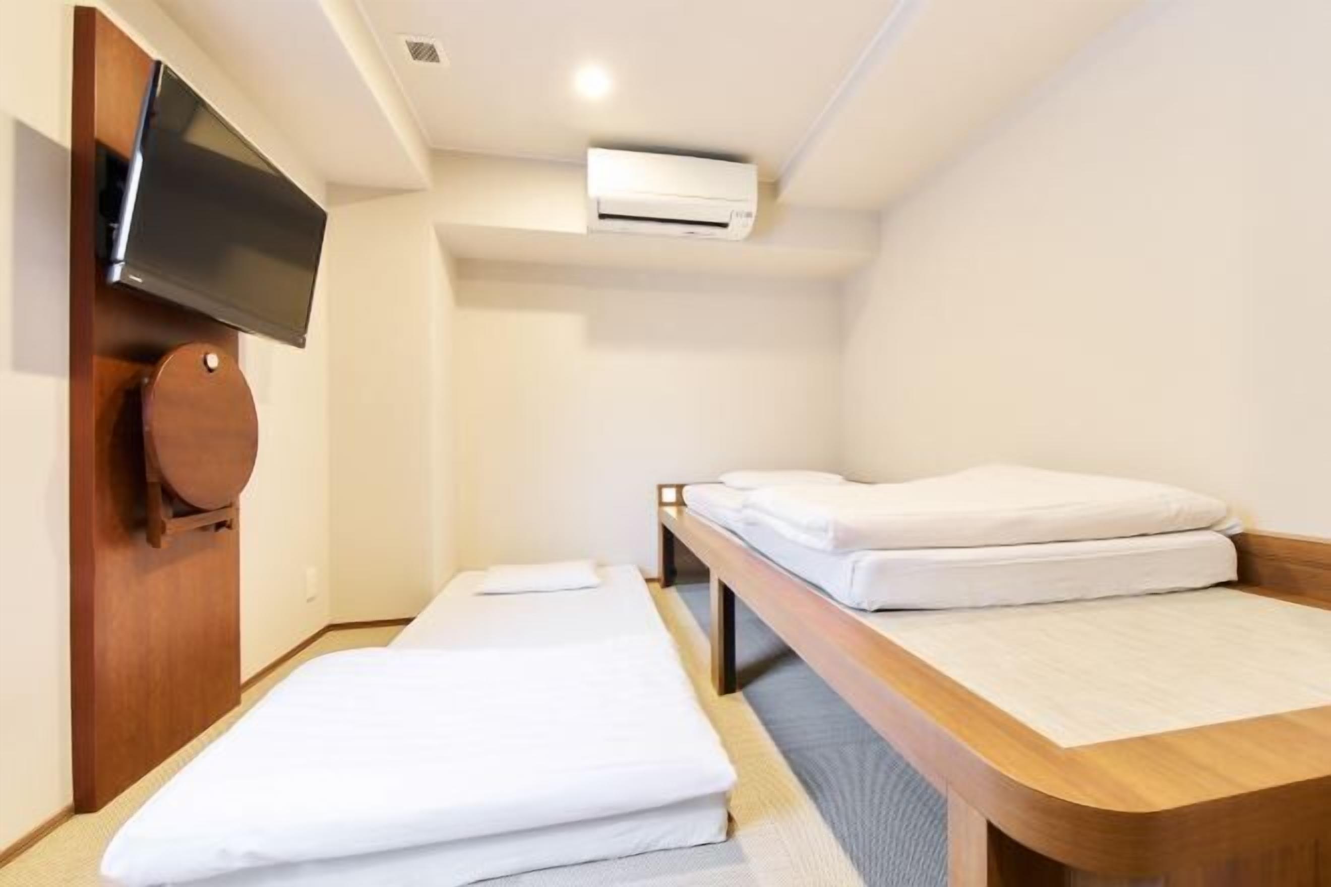 Soundproofing, free WiFi, bed sheets