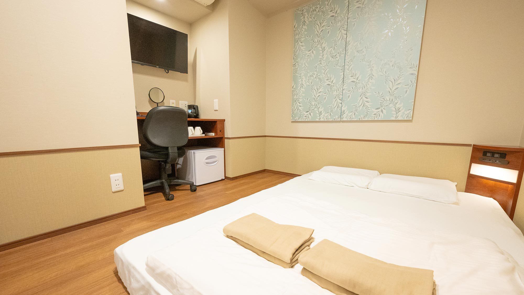 Soundproofing, free WiFi, bed sheets
