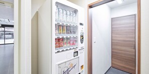Vending machine - Hotel Meldia Osaka Higobashi (Osaka)