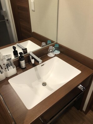 Bathroom sink - Hotel Meldia Osaka Higobashi (Osaka)