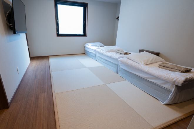 Soundproofing, free WiFi, bed sheets