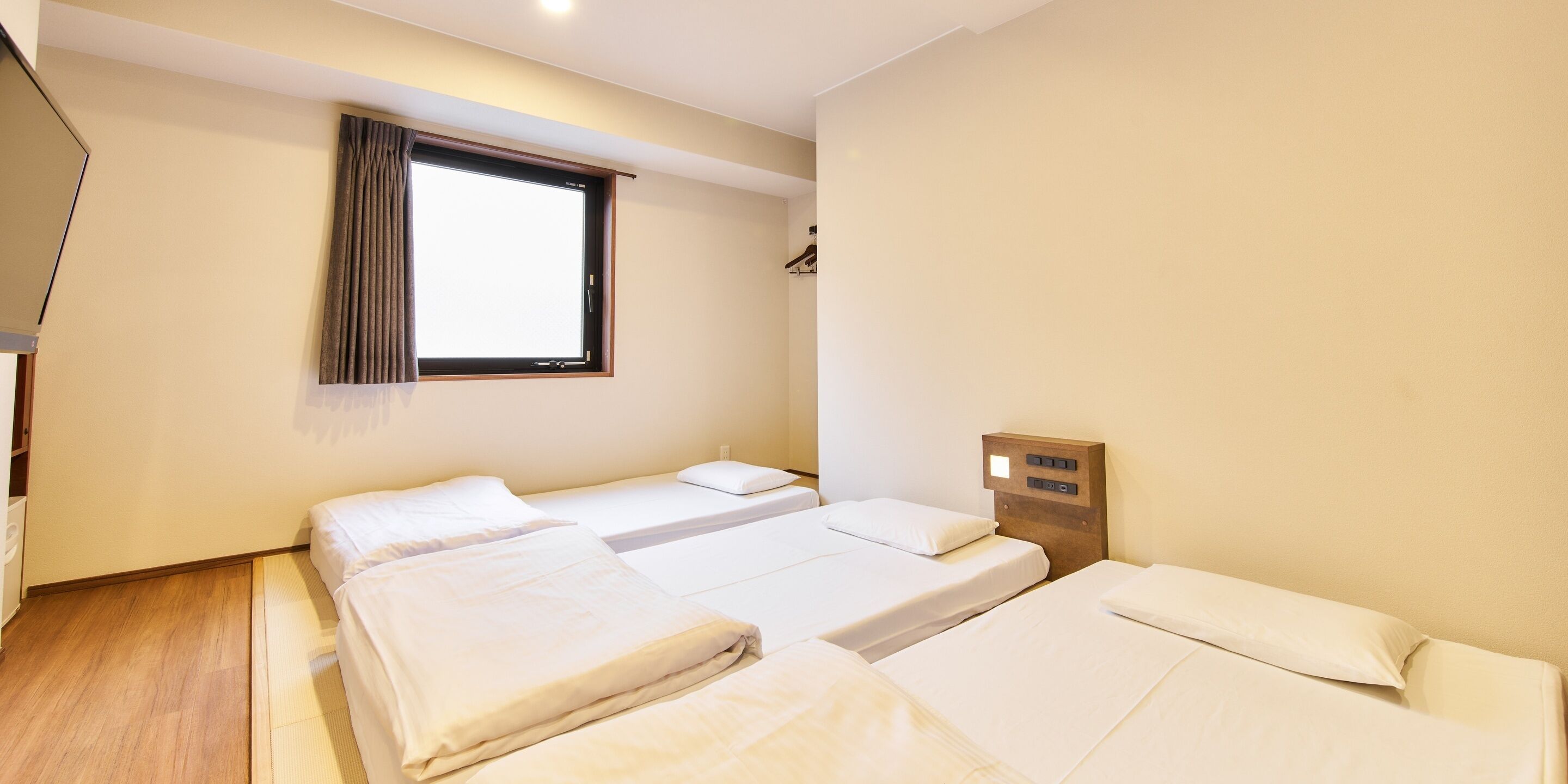 Soundproofing, free WiFi, bed sheets