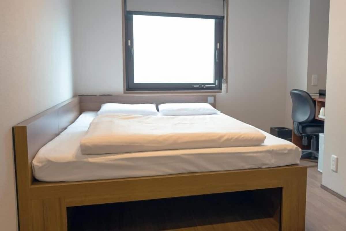 Schallisolierte Zimmer, kostenloses WLAN, Bettwäsche