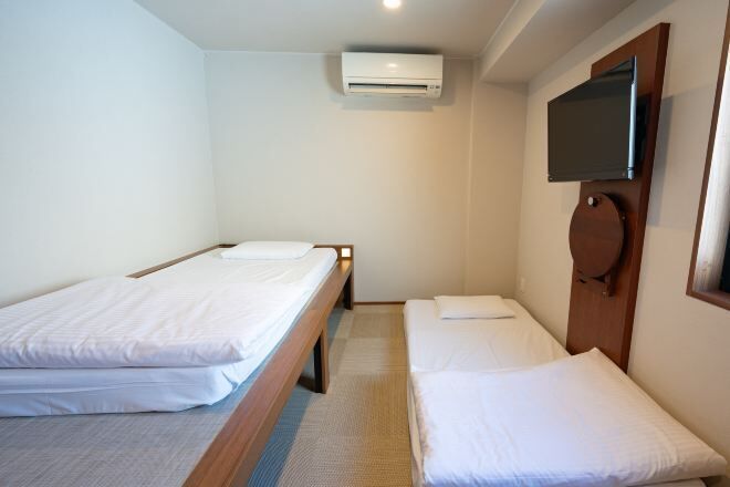 Soundproofing, free WiFi, bed sheets