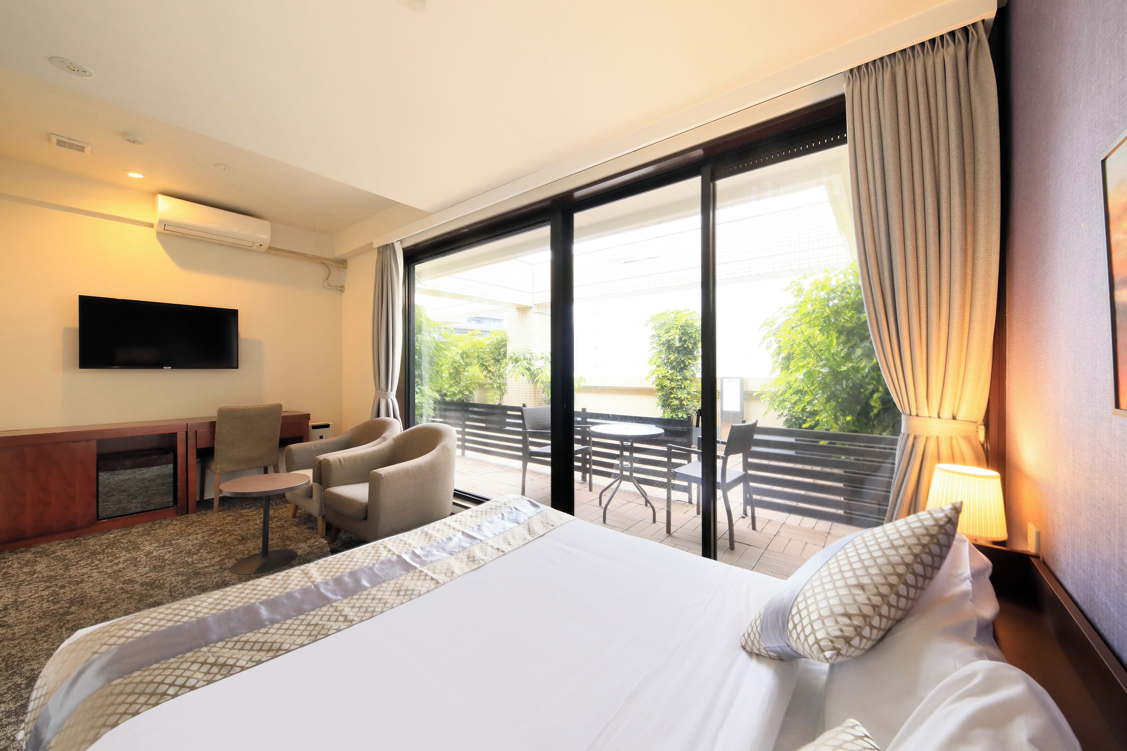 豪華客房, 非吸煙房, 露台 (Deluxe Queen Room) | 高級寢具、羽絨被、書桌、隔音