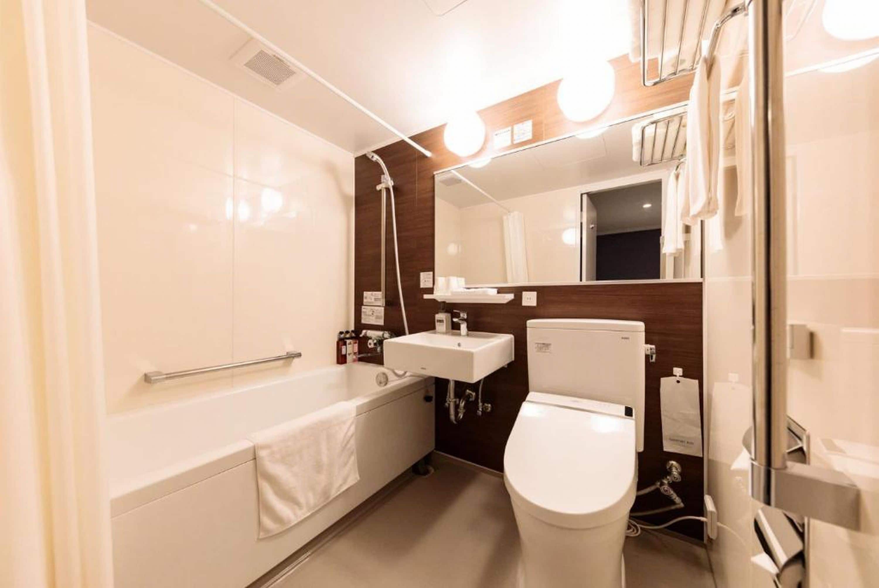 premium twin room, non smoking (b) | bathroom | combined shower/bathtub, free toiletries, hair dryer, slippers
