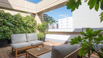 Deluxe Queen Room, Non Smoking, Balcony, 22sqm (160cm width bed) | Terrace/patio