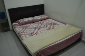 Iron/ironing board - Sitiyam Homestay Seri Kembangan (Seri Kembangan)