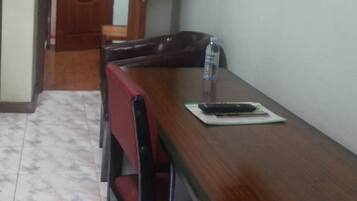 Twin Room | Desk, laptop workspace, soundproofing, free WiFi