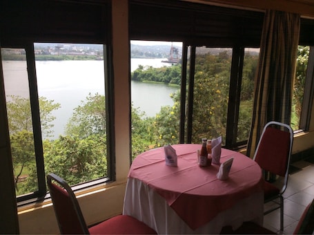 Restaurante. Sunset International Hotel