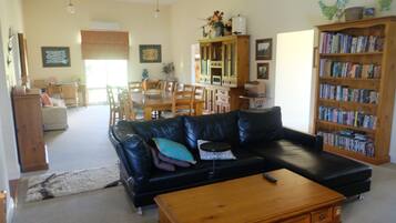 Comfort Cottage, 2 Bedrooms, Garden View | Living area | Flat-screen TV