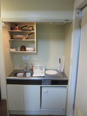 Fridge, microwave, stovetop, electric kettle - Comfort CUBE PHOENIX S Kumamoto (Kumamoto)