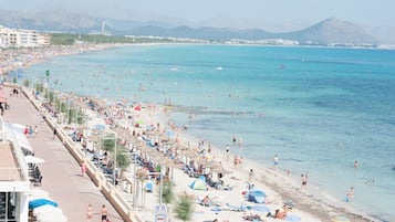 Una spiaggia nelle vicinanze