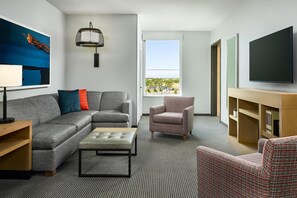 In-room safe, desk, laptop workspace, blackout curtains - Hyatt Place Peña Station/Denver Airport (Denver)