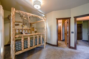 4 bedrooms, Internet, bed sheets
