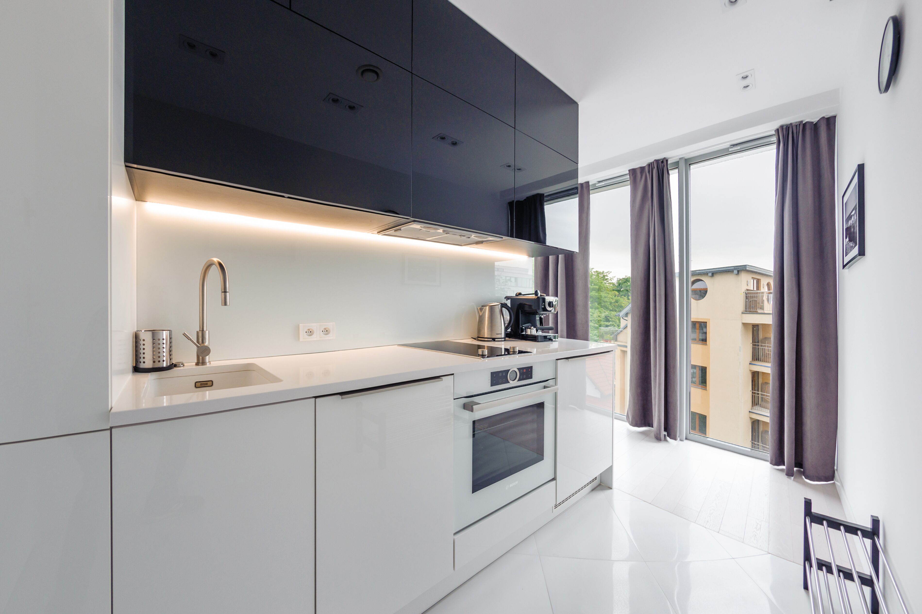 Studio (3.24) | Bếp nhỏ riêng | Tủ lạnh, bếp nấu, ấm điện, dụng cụ nấu nướng/bát dĩa/dao nĩa 