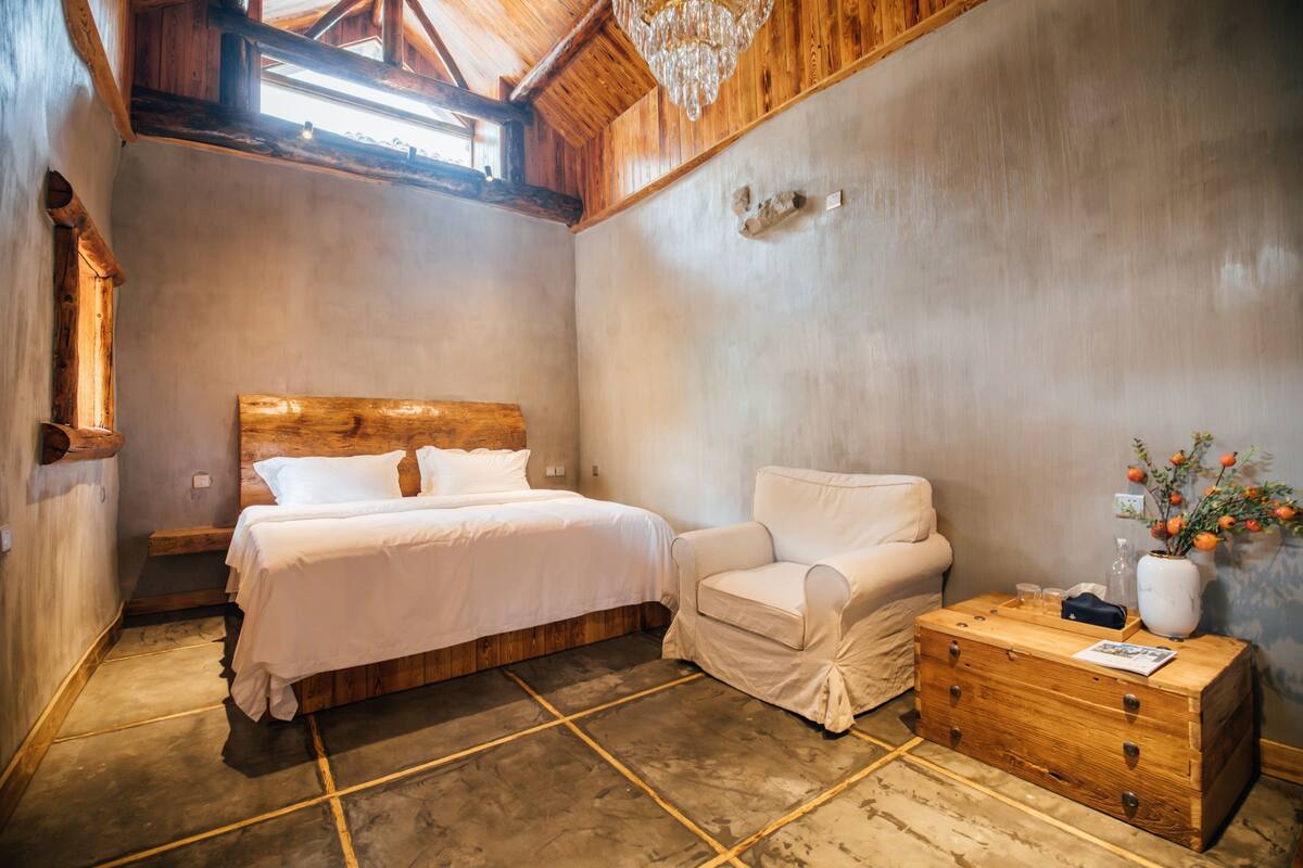 Desk, blackout drapes, free WiFi