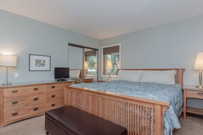 1 bedroom, iron/ironing board, free WiFi, bed sheets - Condo with Mountain Views! Shared Hot Tub! On Ski Shuttle Route! (Mammoth Lakes)