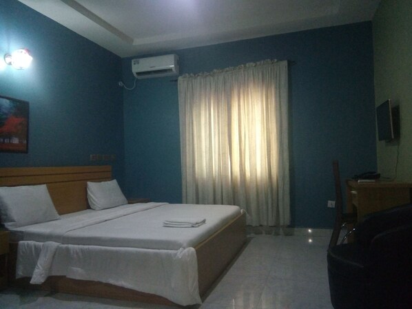 Royal Suite | Free WiFi, bed sheets - Glamour Park Hotel & Suites (Abuja)